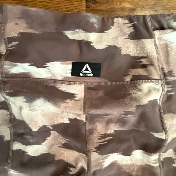 Reebok Women's Getaway High Rise Print 7/8
Leggings with Pockets. Small - Picture 7 of 10